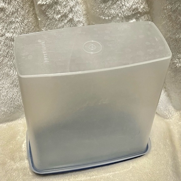 TUPPERWARE 🥣 TALL CLEAR CEREAL KEEPER FOOD STORAGE CONTAINER w/ BLUE LID - Picture 5 of 8